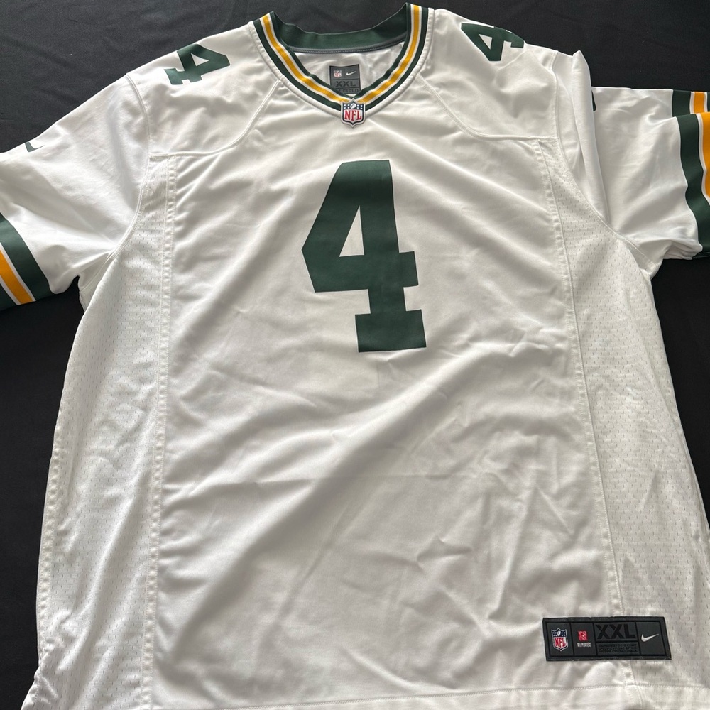 Brett Farve Nike White and Green Bay Packers Sports Jersey